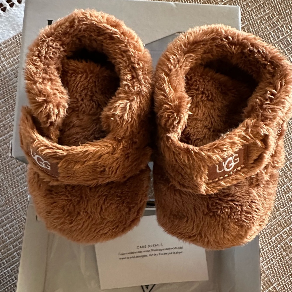 New in box Ugg baby booties 0-6 months